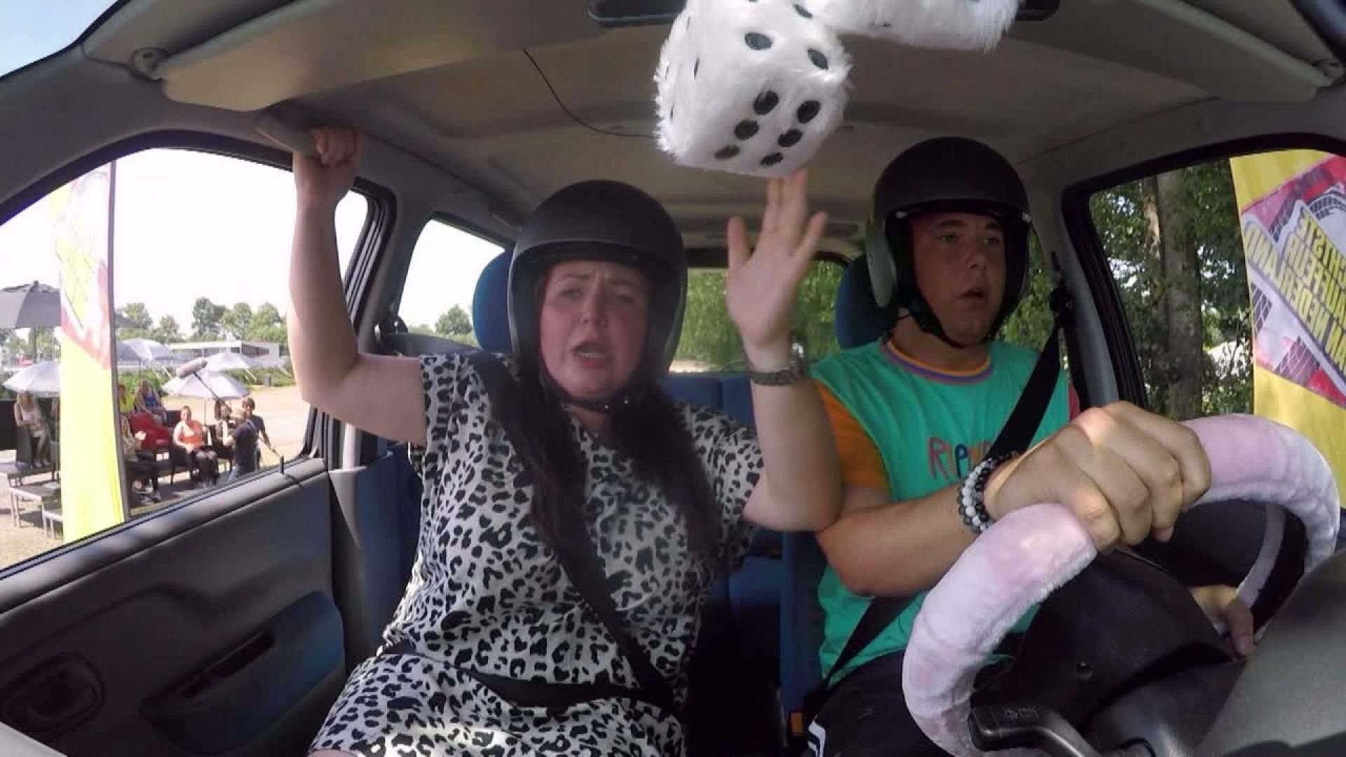 De Slechtste Chauffeur van Nederland (TV Series 2014- ) - Backdrops - Slechtste Chauffeur Van Nederland Ruben Aangereden