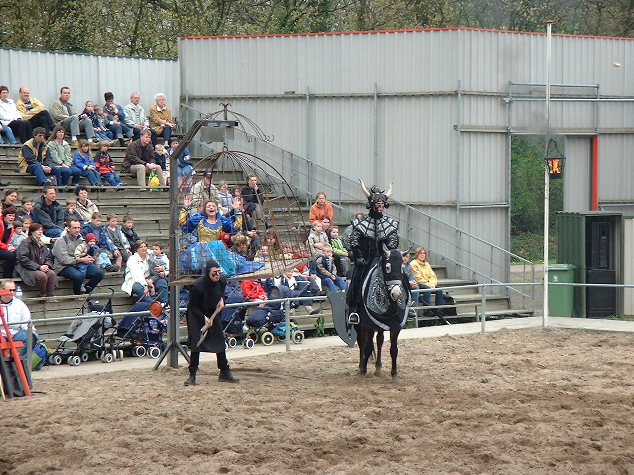 de Zwarte Ridder van Land van ooit in 2001 (MH) | Verlaten pretpark - Het Land Van Ooit Zwarte Ridder