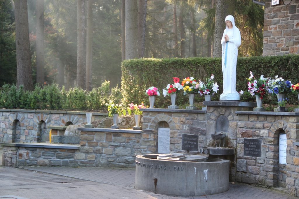 Découvrir - Banneux Notre-Dame - Wanneer Kerkdienstem In Banneux