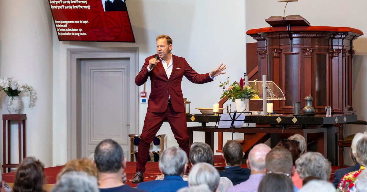 Deze dominee kruipt in de huid van Elvis en trekt volle zalen: ‘De - Hoe Heet De Tv Dominee