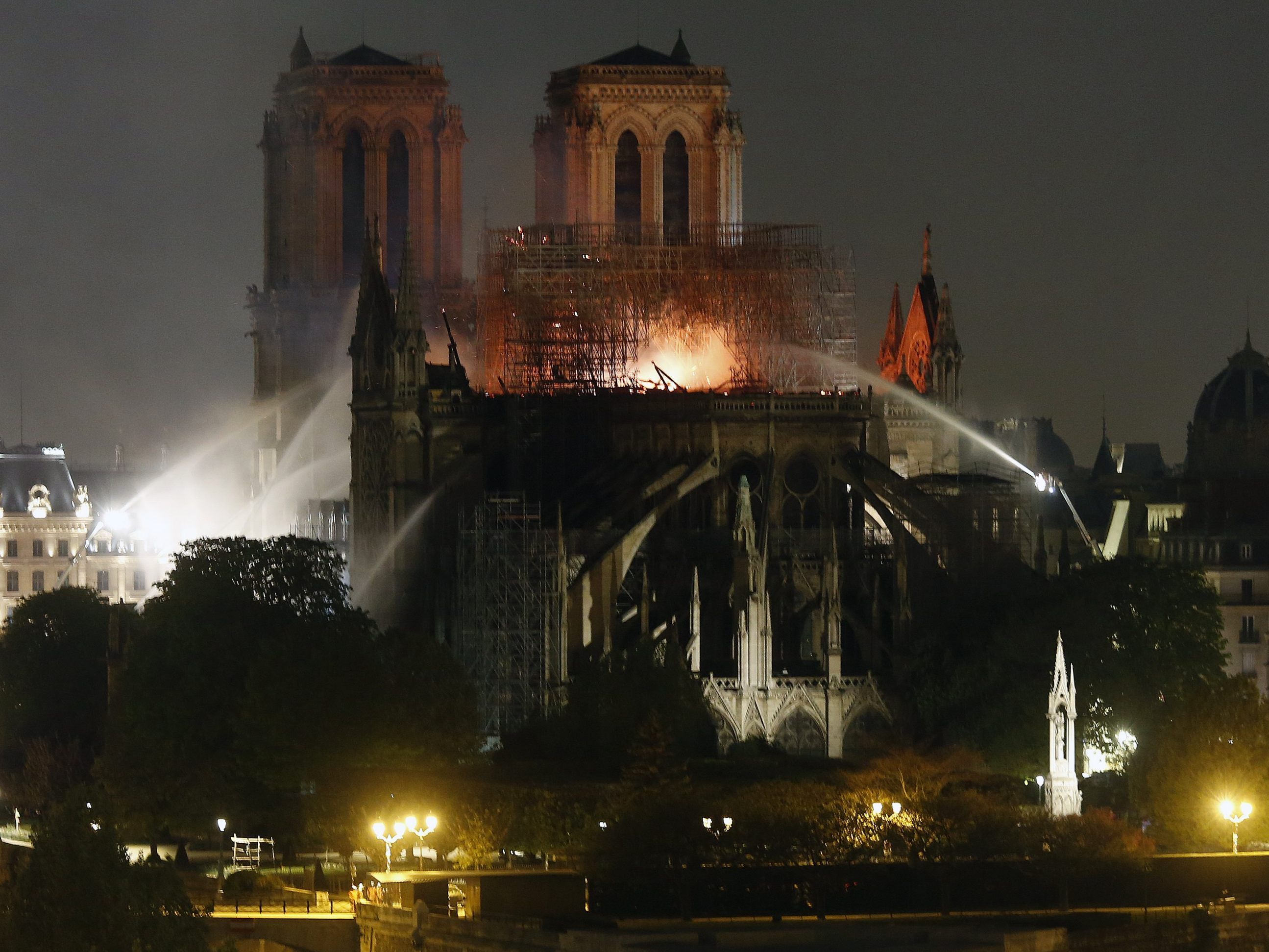 Hoe Is De Brand In De Notre Dame Ontstaan