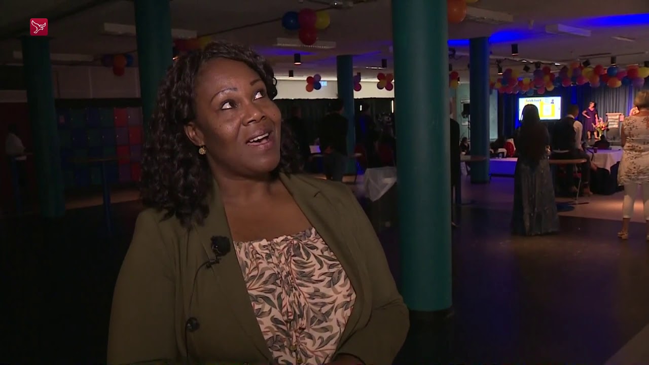 diploma-uitreiking op het Baken Stad College in Almere - YouTube - Het Baken International School Almere