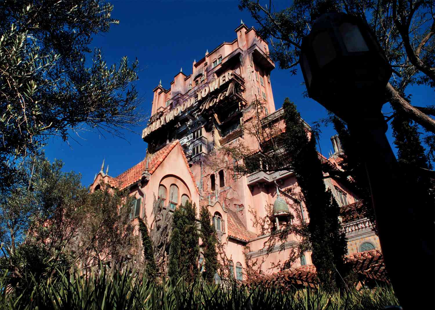 Disney's Twilight Zone Tower of Terror Ride Review - The Twilight Zone Tower Of Terror