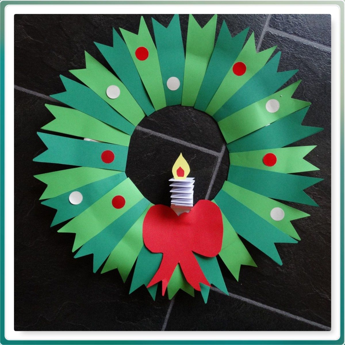 DIY kerstkrans, leuke knutsel voor met de kids. | Kerstmis knutselen - Dingen Die Met Kerst Te Maken Hebben