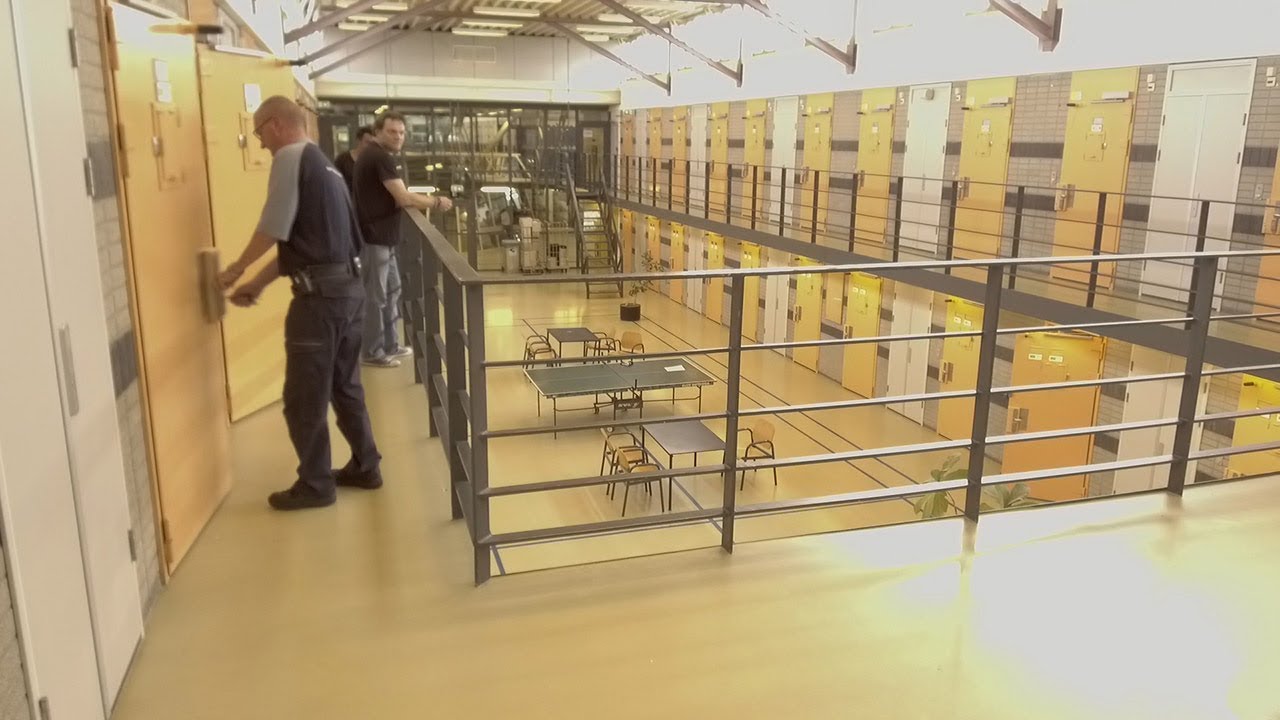DJI’er vlogt: Hoe ziet een dag in de gevangenis eruit? - YouTube - Hoeveel Gevangenissen Zijn Er In Nederland