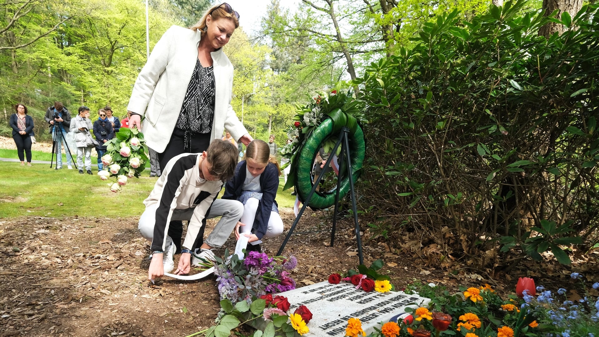 Dodenherdenking bij het Kruis op de berg - Al het nieuws uit Veenendaal - Het Kruis Op De Berg