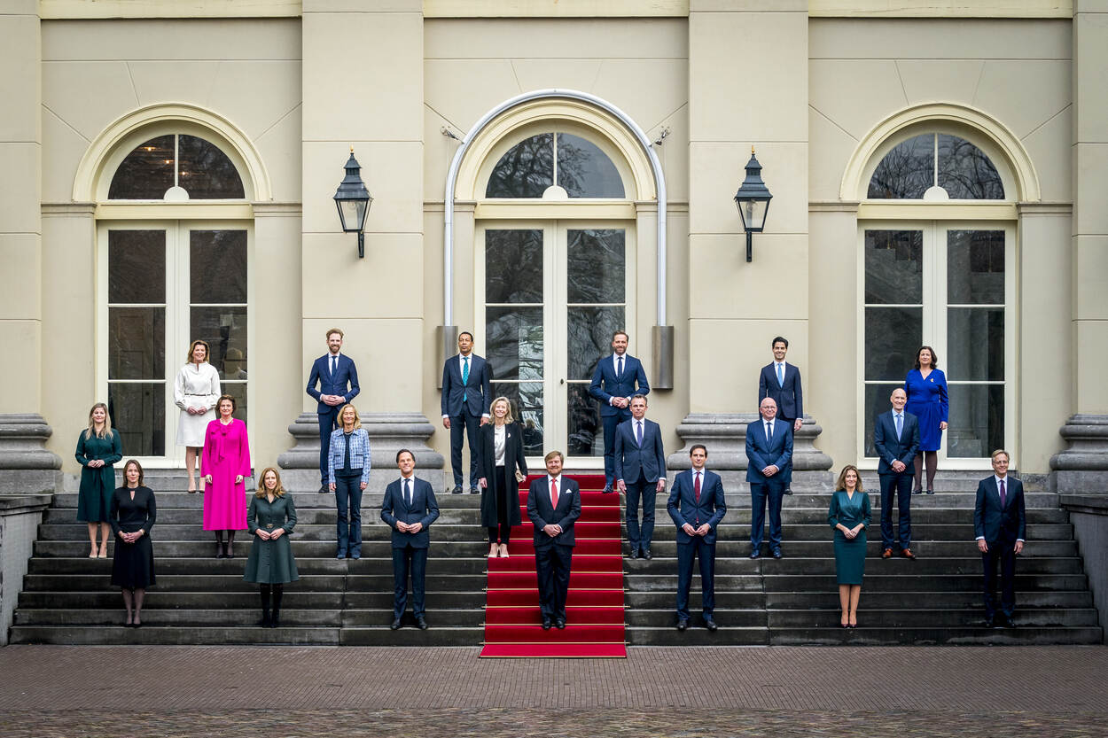 Wie Zitten Er In De Regering