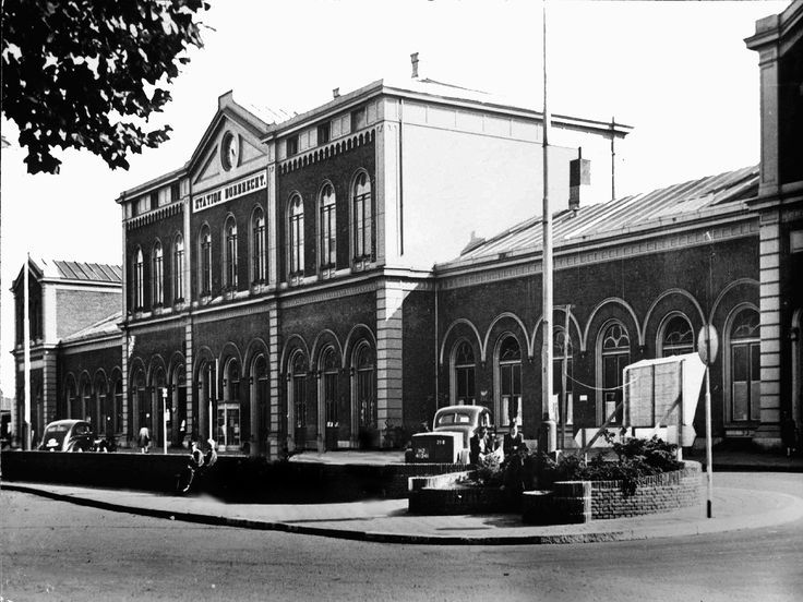 Dordrecht Burg. de Raadtsingel bij Station 1950 | Stad, Holland, Foto's - Nationaal Onderwijsmuseum Burgemeester De Raadtsingel Dordrecht