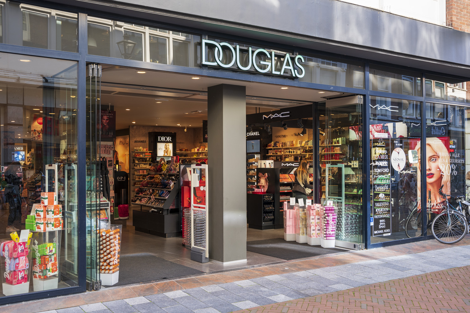Foto's Van Parfumerie Douglas Leiden