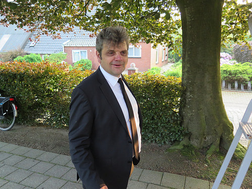 Ds. K. H. Bogerd prikt 96e stelling van Luther op zijn kerkdeur - Ds K H Bogerd Ziek