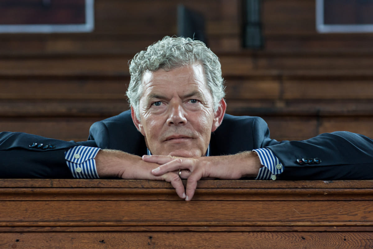 Ds. Paul Visser: 'Je ziet veel meer níet van God dan wél' - EO - Ds Paul Visser Stotteren