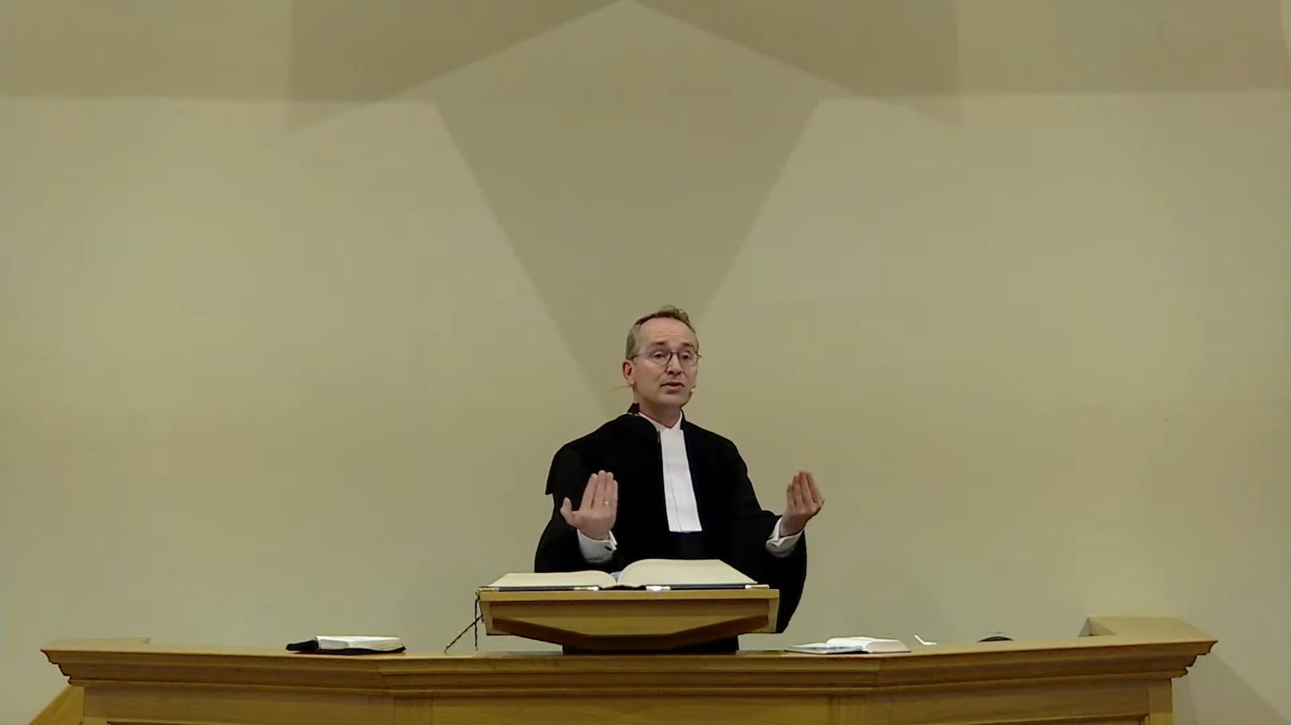 Ds. Paul Visser stopt per direct met werkzaamheden Maranathakerk - Ds Paul Visser Stopt