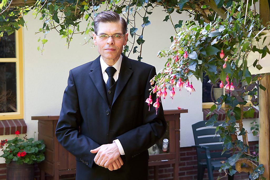 Ds. Roos preses synode GGiN te Barneveld - Ds J Roos Kerktijden