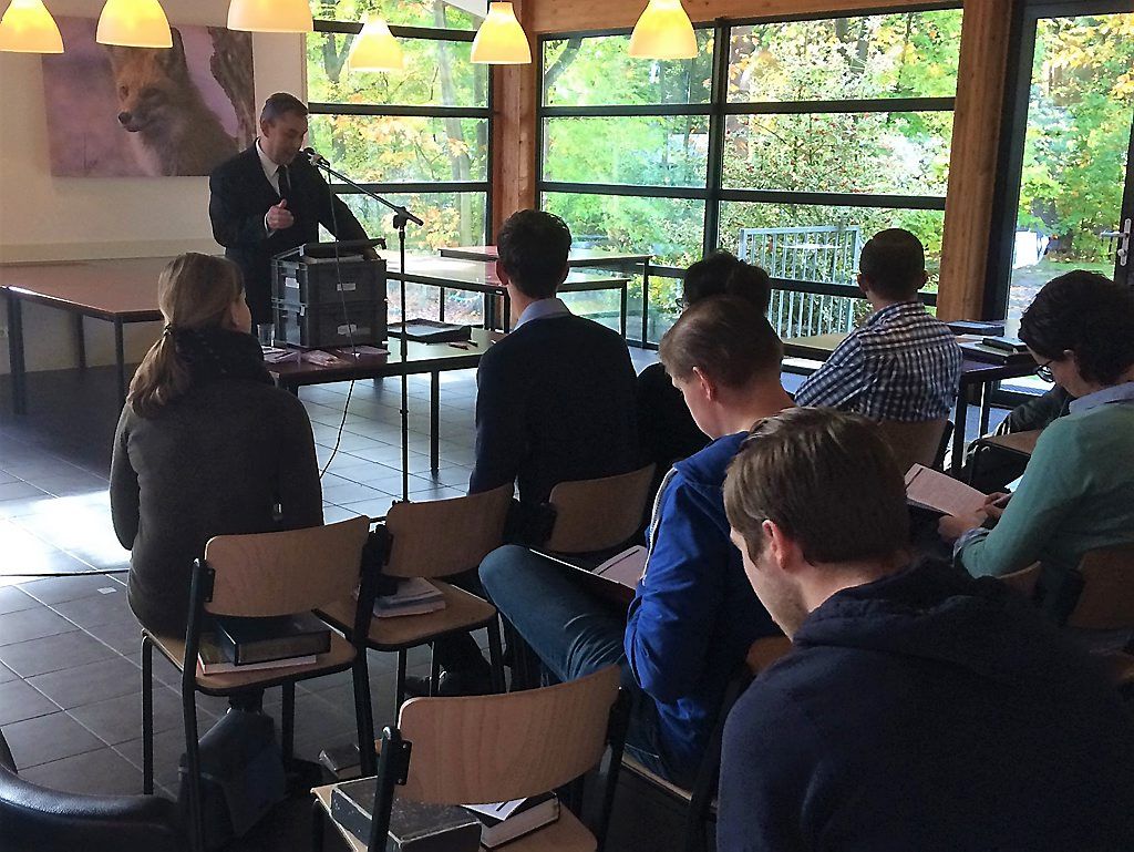Ds. Van Boven bij najaarsconferentie JBGG: Strijd om stad Mensenziel blijft - Ds Van Boven Kerktijden