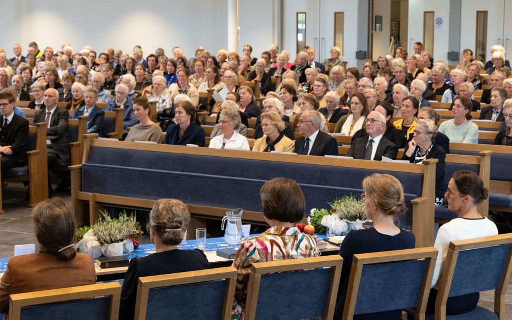 Ds. Van der Bas op vrouwenbondsdag HHK: Petrus als apostel van de hoop - Ds Van Der Bas Gezin