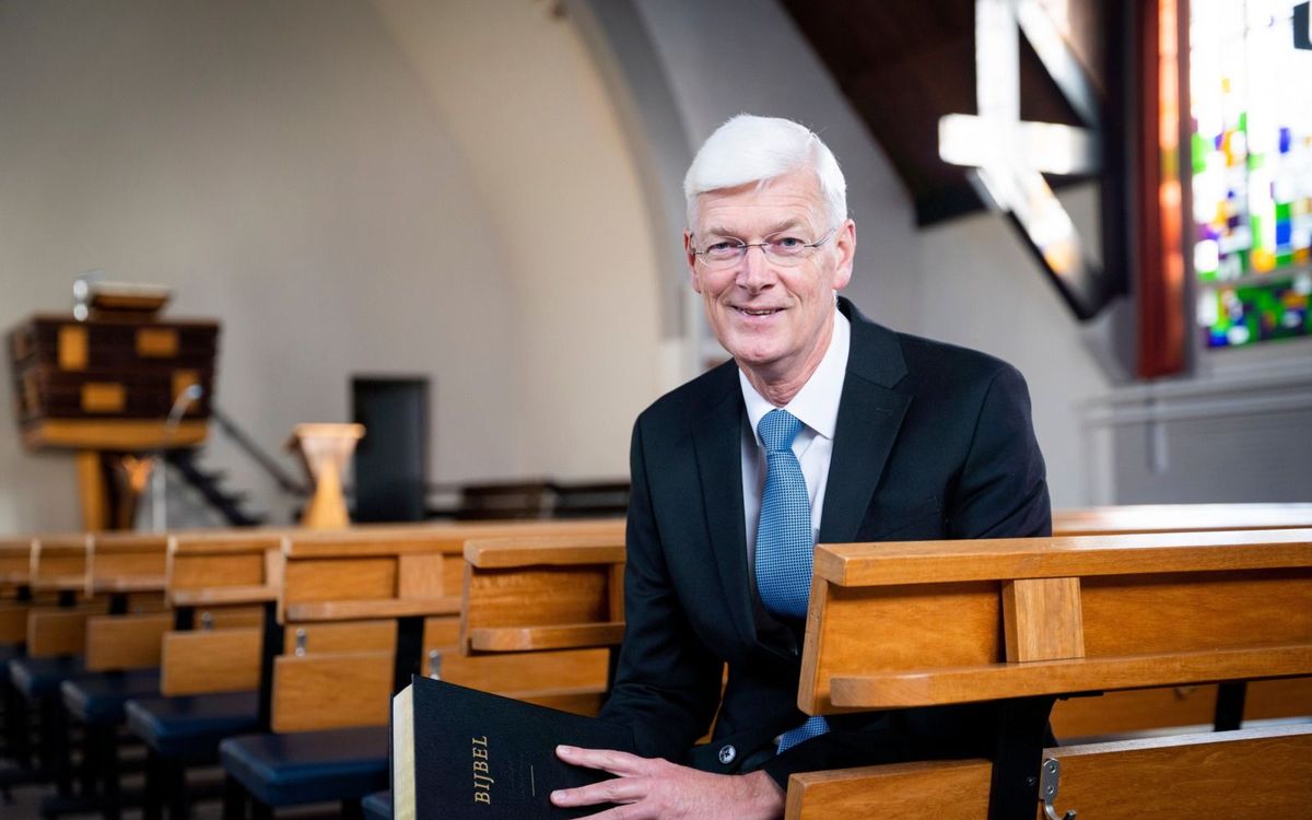 Ds. Van Lingen 25 jaar predikant: Het wordt lastiger om gemeente te - Ds Van Lingen Kinderdijk