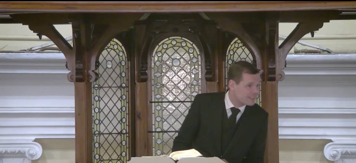 Ds. Van Wijk: "God vraagt straks niet wat we van ds. De Groot of ds - Ds G Van Wijk Gezin