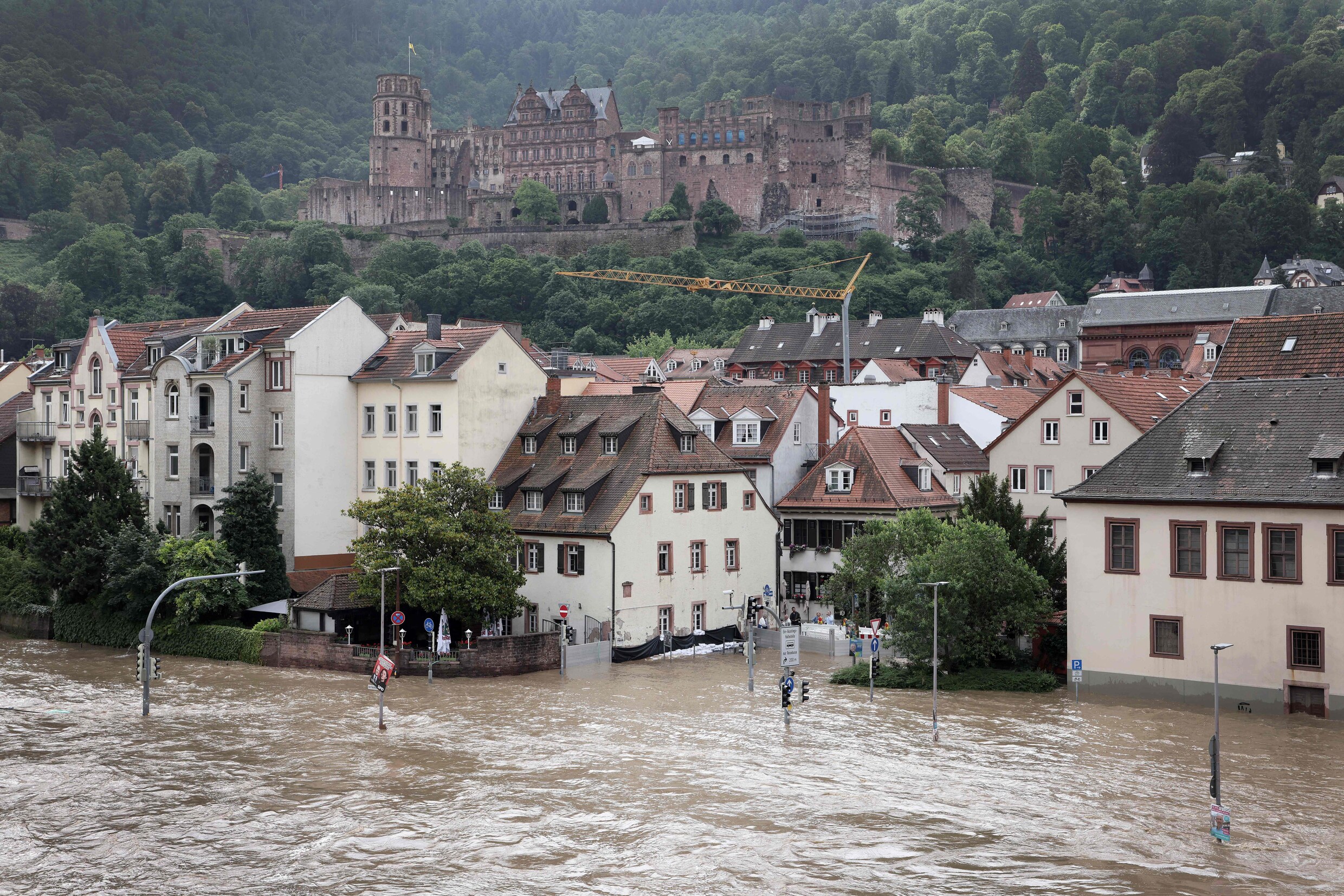 Duitsland mag dan kampen met grote watersnood, Nederland houdt droge - Het Weer In Heidelberg