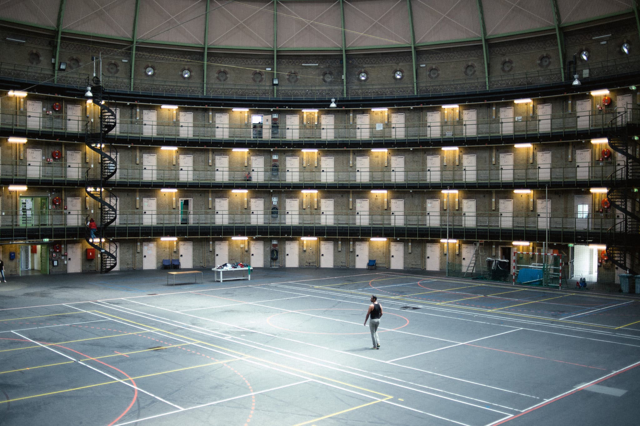 Dutch Get Creative to Solve a Prison Problem: Too Many Empty Cells - Hoe Lang Is Levenslang Gevangenis In Nederland