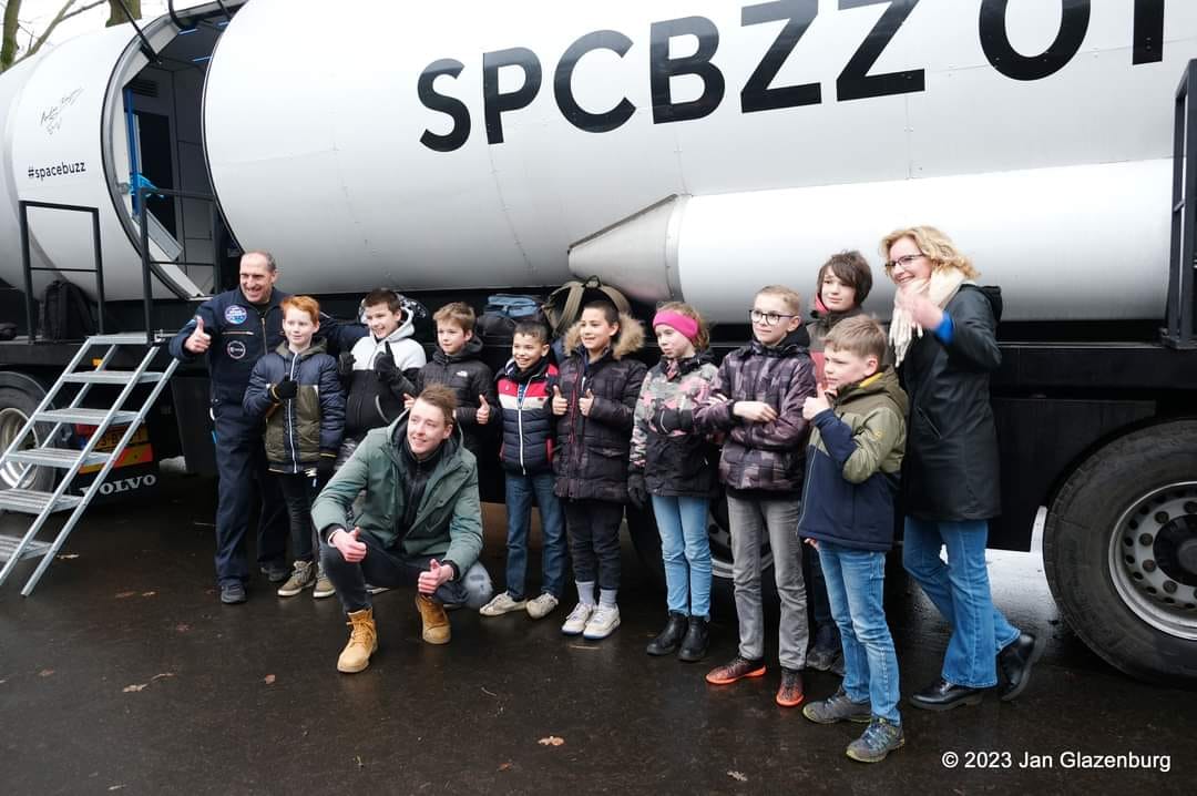 Duurzaamheidsplein met spacebuzz | School of the future - Hoeveel Dagen Bracht Andre Kuipers Door In De Ruimte