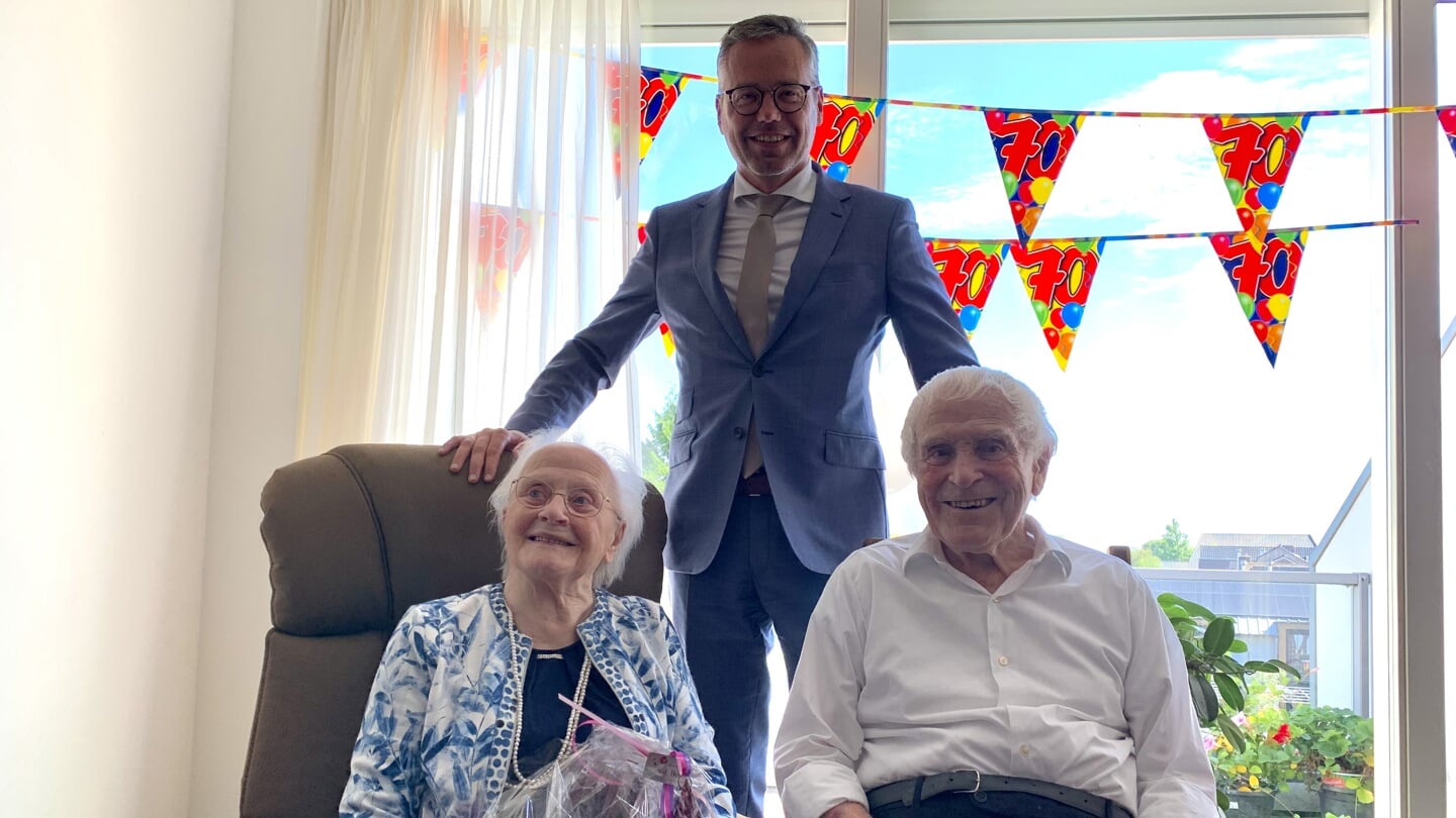 Echtpaar van den Berg-van den Brink viert 70-jarig huwelijksjubileum - Van De Brink Wekerom
