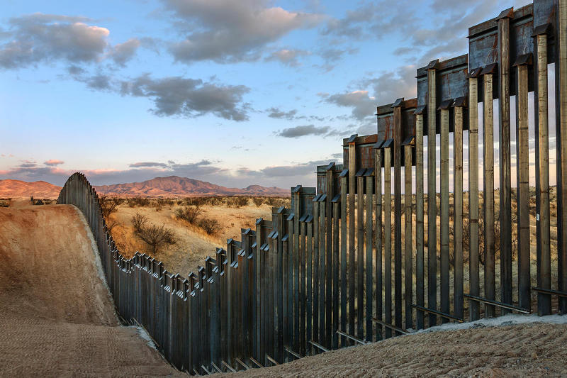 Een grens tussen arm en rijk - Muur Tussen Mexico En Amerika