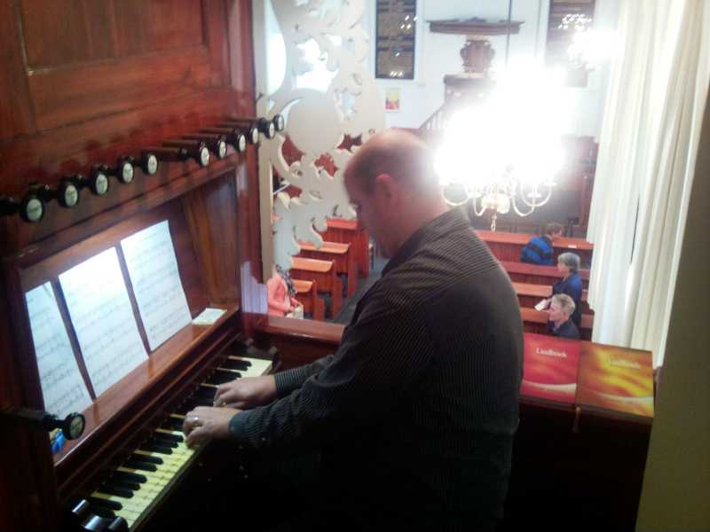 De Eerste Keer Orgel In Kerkdienst Spelen