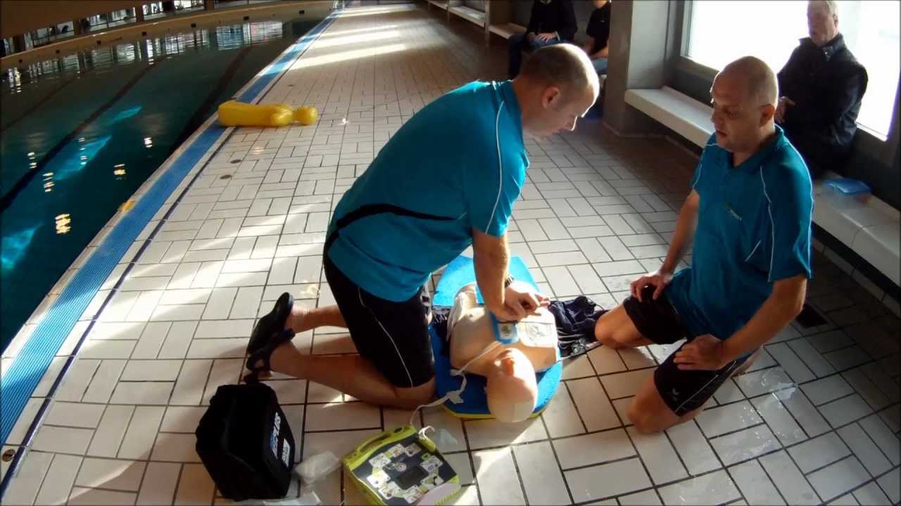 EHBO / Reanimatie Training - YouTube - Wanneer Stop Je Met Reanimeren