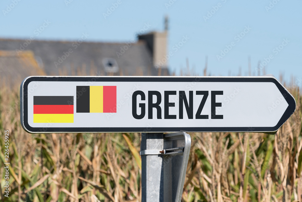 Ein Schild weist auf die Grenze zwischen Deutschland und Belgien Stock - Wanneer Viel Duitsland Nederland Binnen
