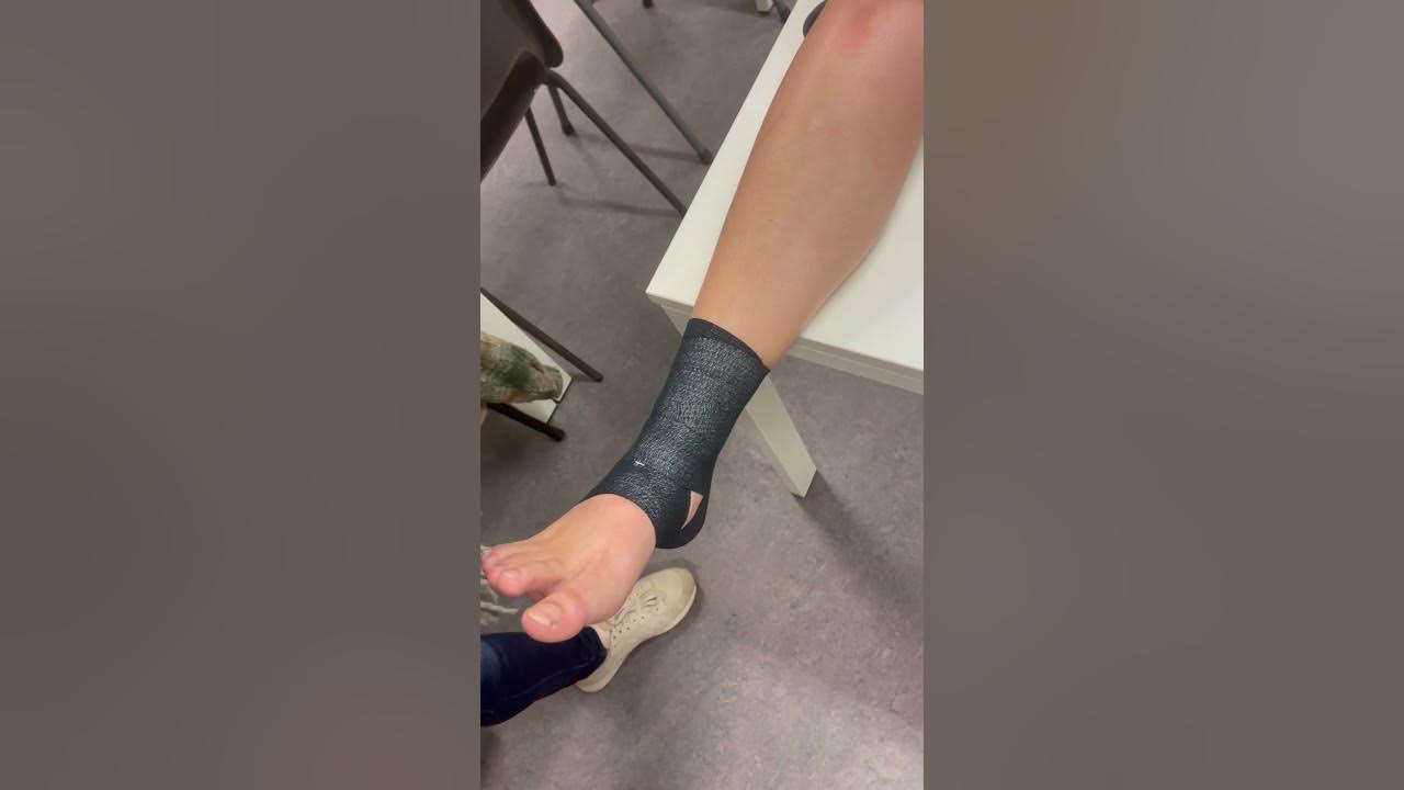 Enkel taping - YouTube - Hoe Moet Je Je Enkel Tapen