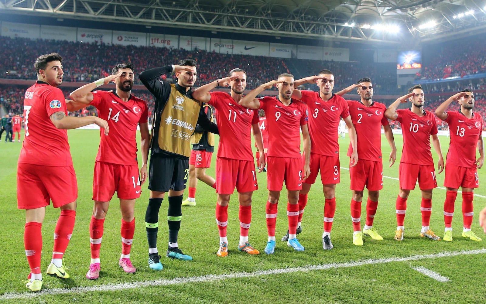 Erdoğan is using Turkish footballers as influencers - Italiaans Voetbalelftal - Turks Voetbalelftal Opstellingen