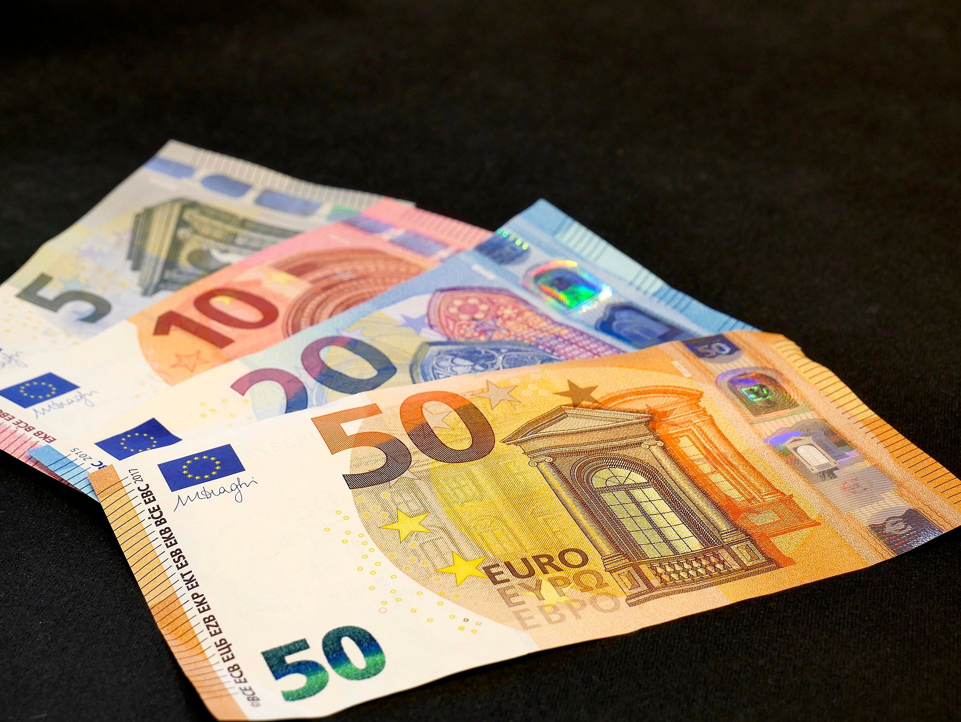 Euro Equal to the US Dollar for First Time in 20 Years - GreekReporter.com - Hoeveel Is Een Dollar In Euro's Waard