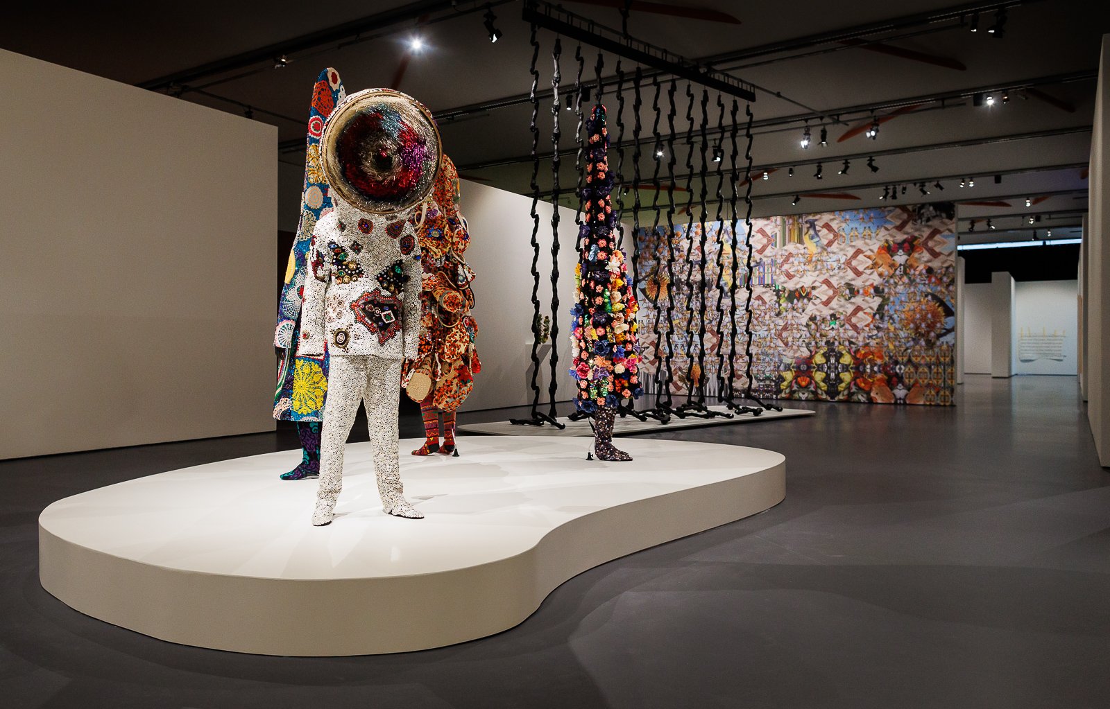 Evening opening Art Rotterdam 2023 - Kunsthal - Deze Kunstenaar Oefent Zijn Beroep Buiten Uit