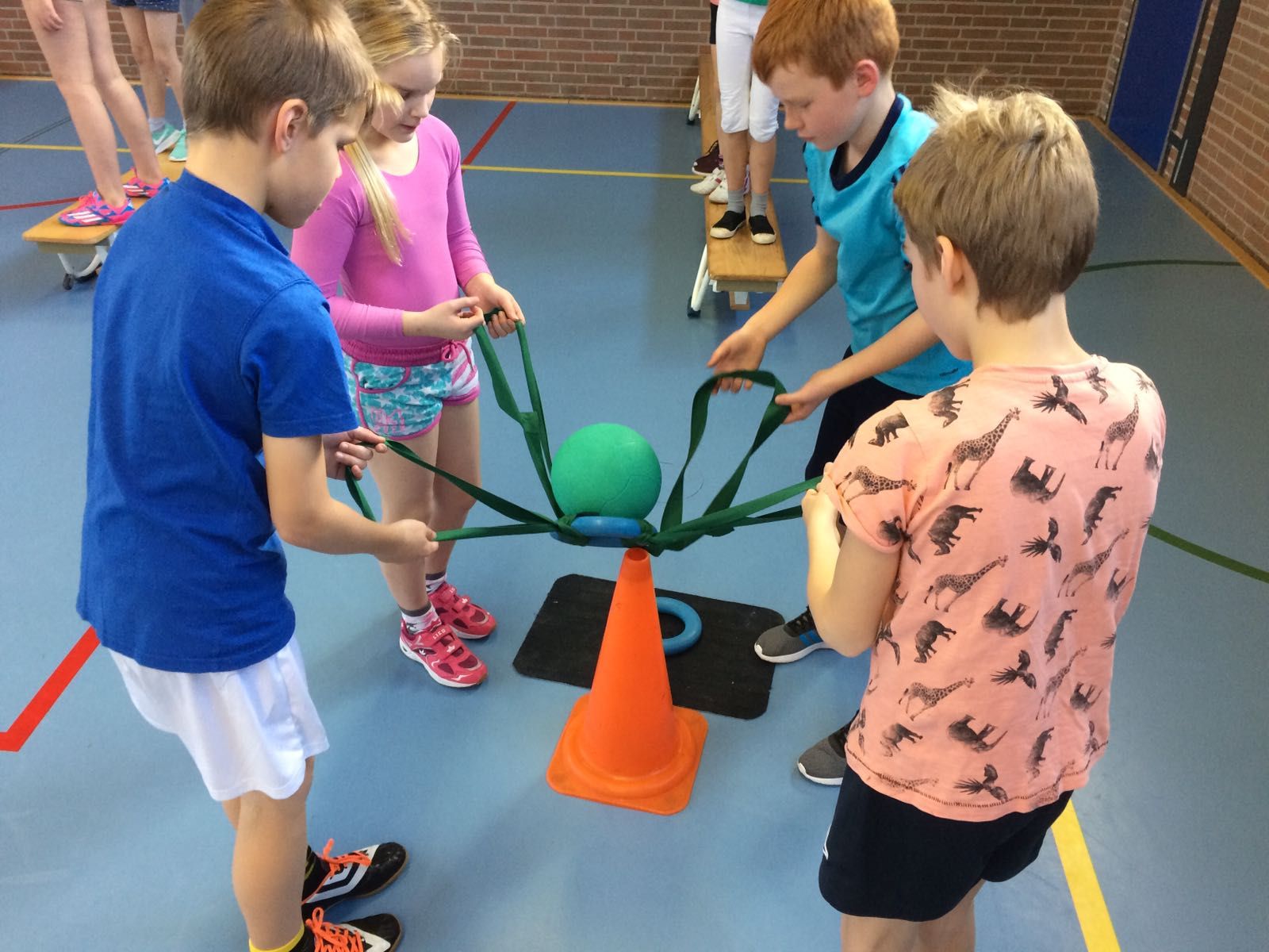 Expeditie Robinson, samenwerken in de gymles. Sport Outfits Gym, Sport - Document Dat Men Kan Uitvoeren