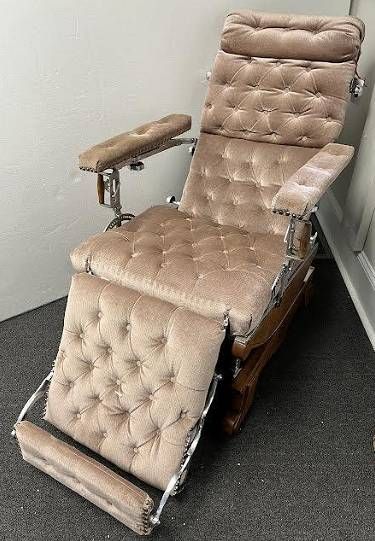 Extremely rare and unusual Victorian "Love Chair" from a house of ill - Wat Is Een Love Chair