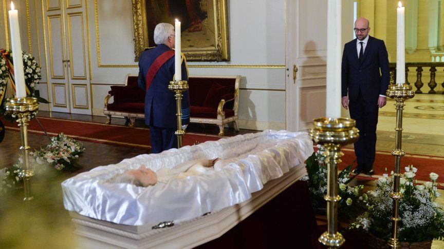 Fabiola wilde niet opgebaard worden. Maar als koningin heb je niets te - Waar Is Het Graf Van Diana