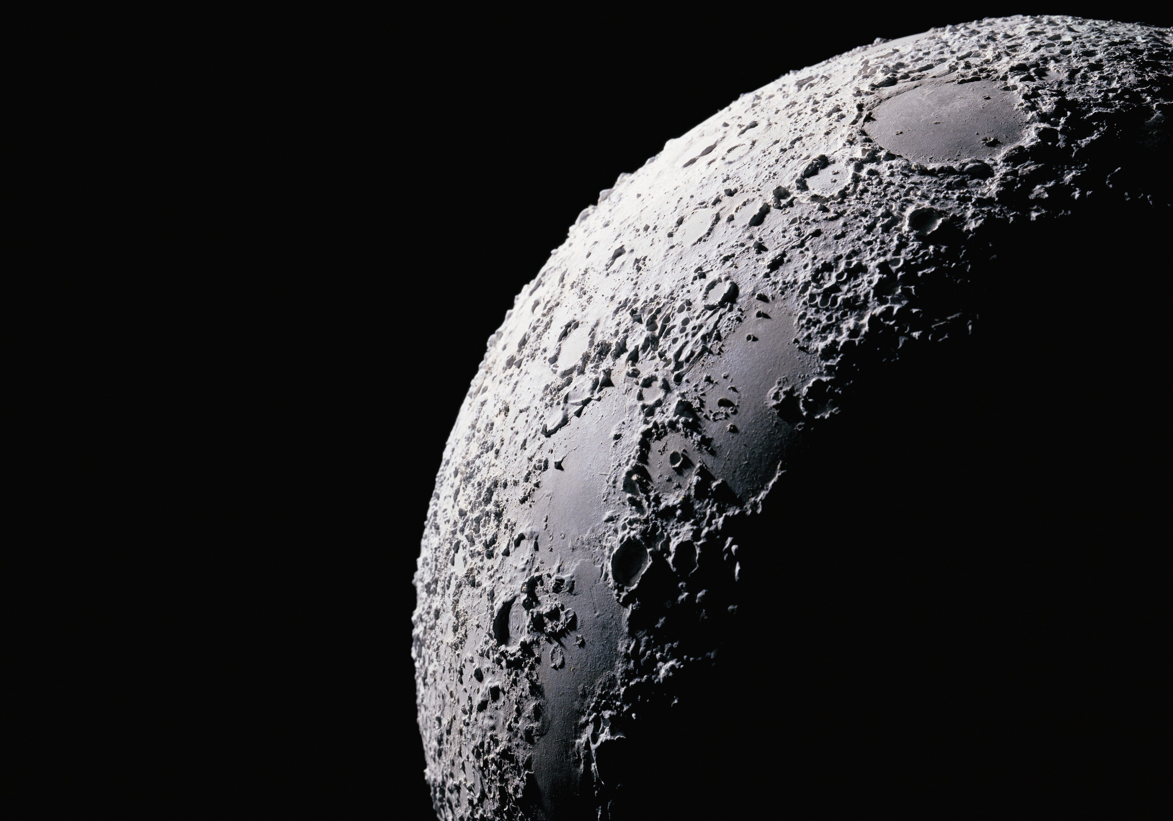 Facts about the Moon! - National Geographic Kids - Moon Sekte Bergen Aan Zee