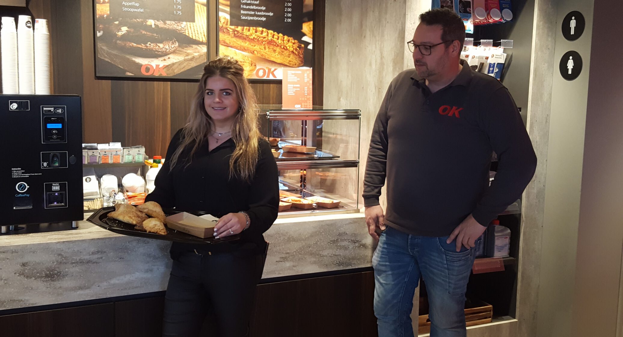 Feestje bij OK-tankstation in Winsum - Foto's Van Ok Winsum