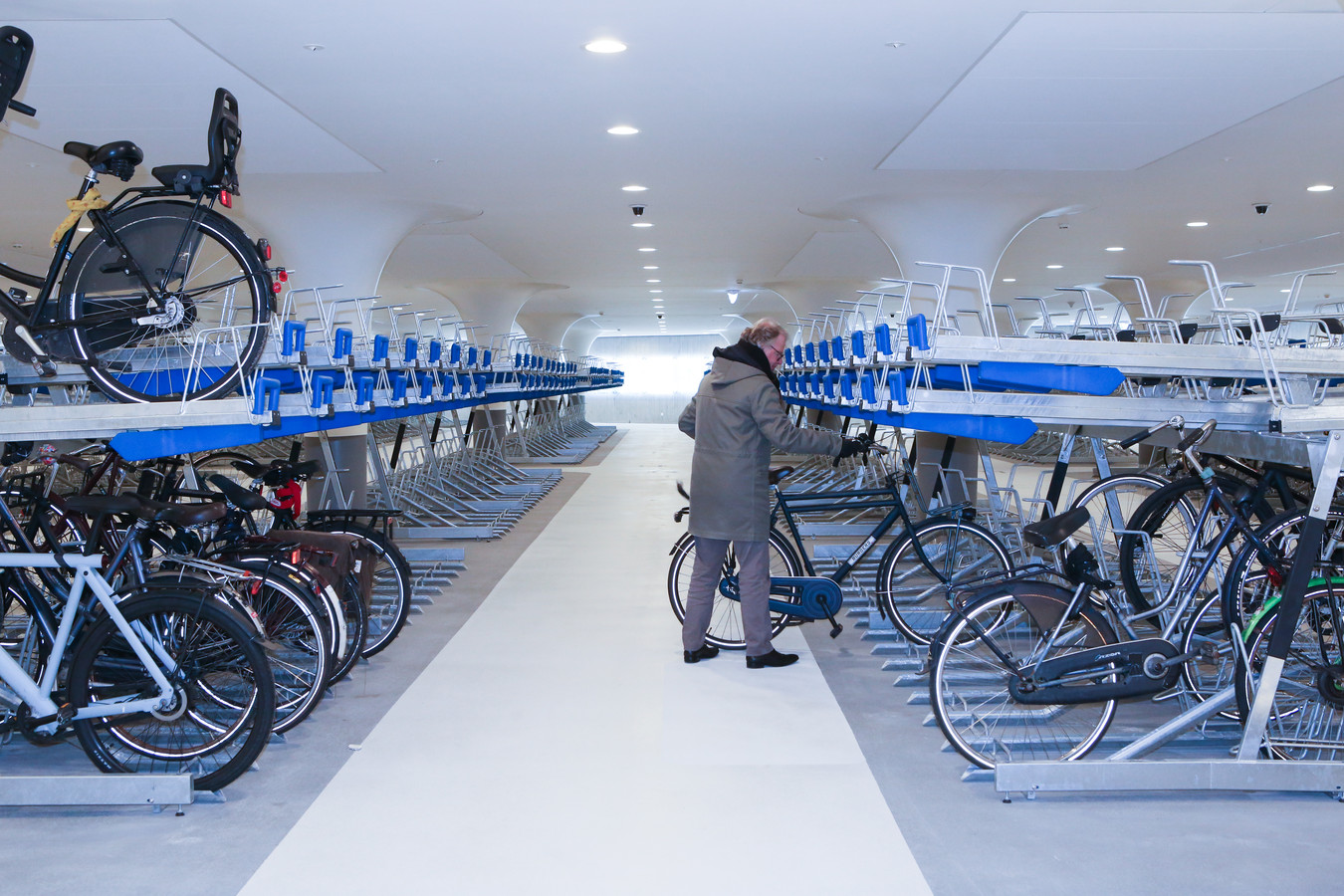 Fiets parkeren bij Amsterdam CS heel misschien toch gratis voor - Ov Fiets Gratis Voor Studenten