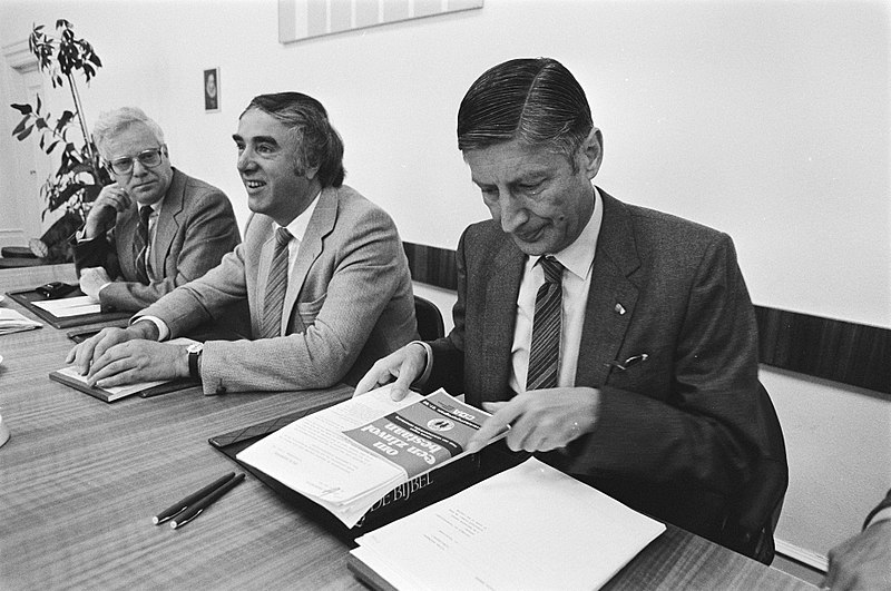 File:CDA-fractie bijeen met het CDA-bestuur om te praten over - Het Boek Van Het Premierschap Is Voor Mij Waarschijnlijk Dicht