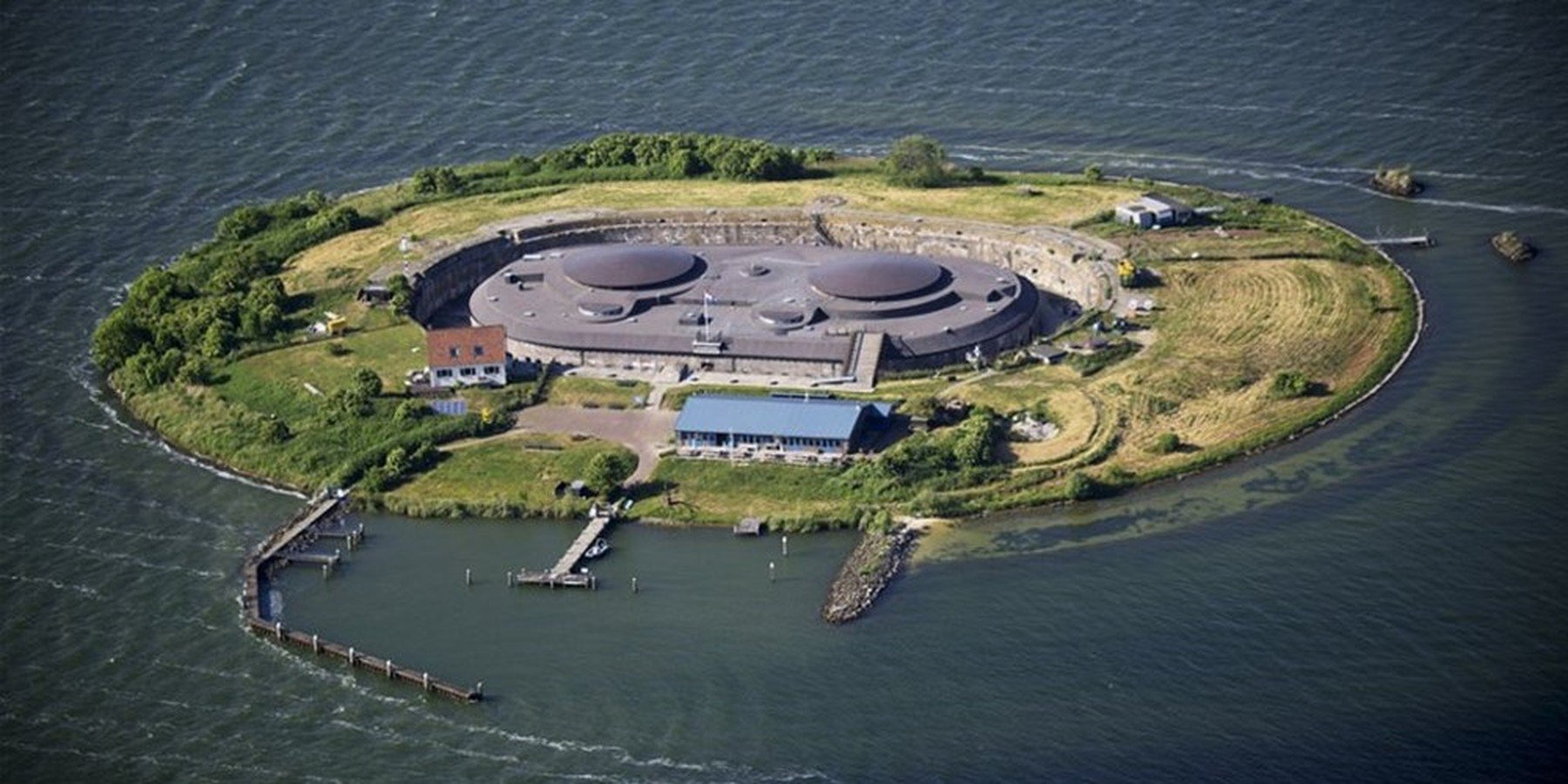 Forteiland Pampus. More info at Naupar.com. | NAUPAR - Dit Is Het Op Een Na Grootste Schotse Eiland