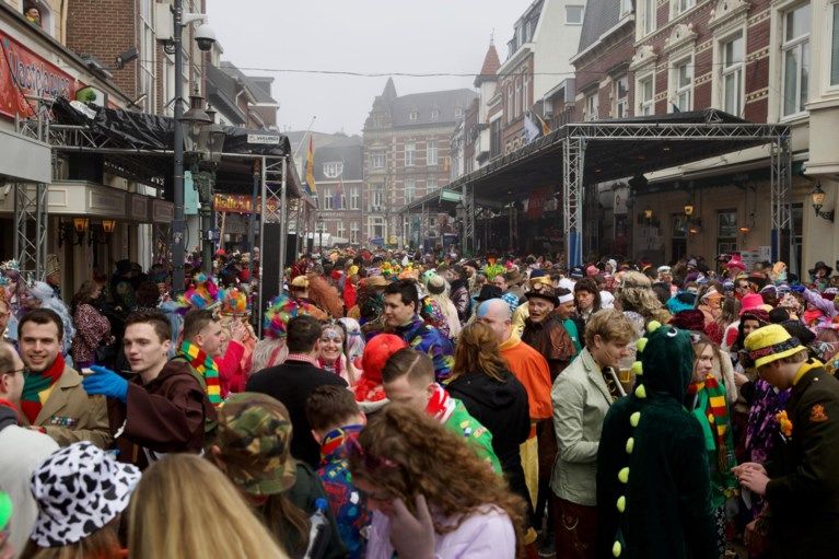 Foto’s: Limburg viert carnaval: bonte kleuren in alle dorpen en steden - Verschil Carnaval Limburg En Brabant