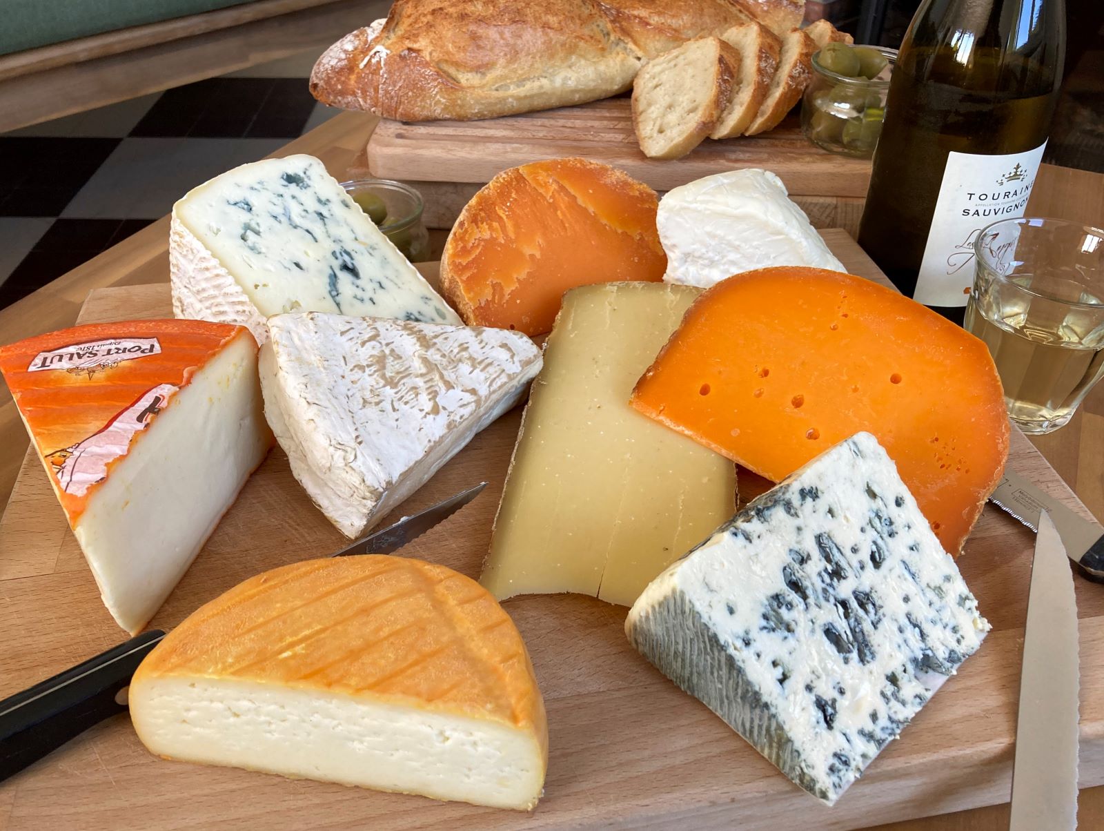 Franse kaas; De populairste soorten inclusief recepten - Lekker Tafelen - Welke Franse Stad Is Bekend Om Zijn Mosterd