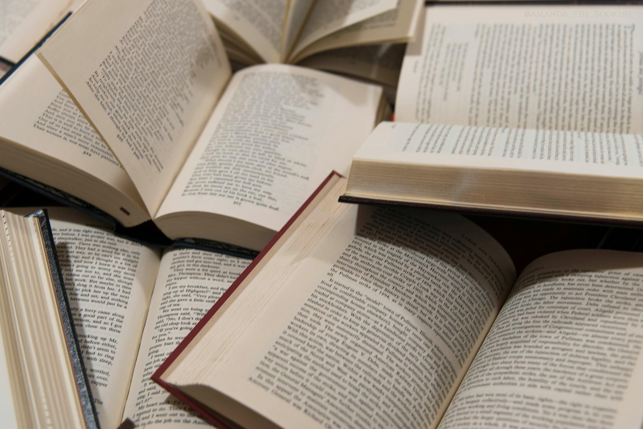 Free stock photo of book aesthetic, books, old books - Book Nook Notre Dame De Paris