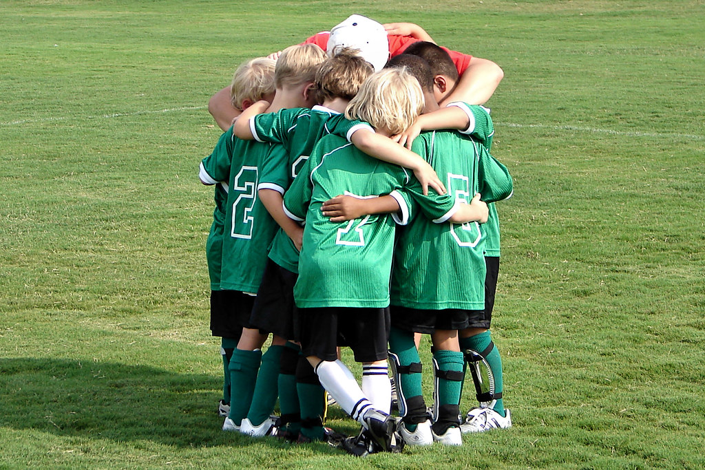 frog huddle | popofatticus | Flickr - Sportclubs Moeten Gratis Worden Voor Jongeren