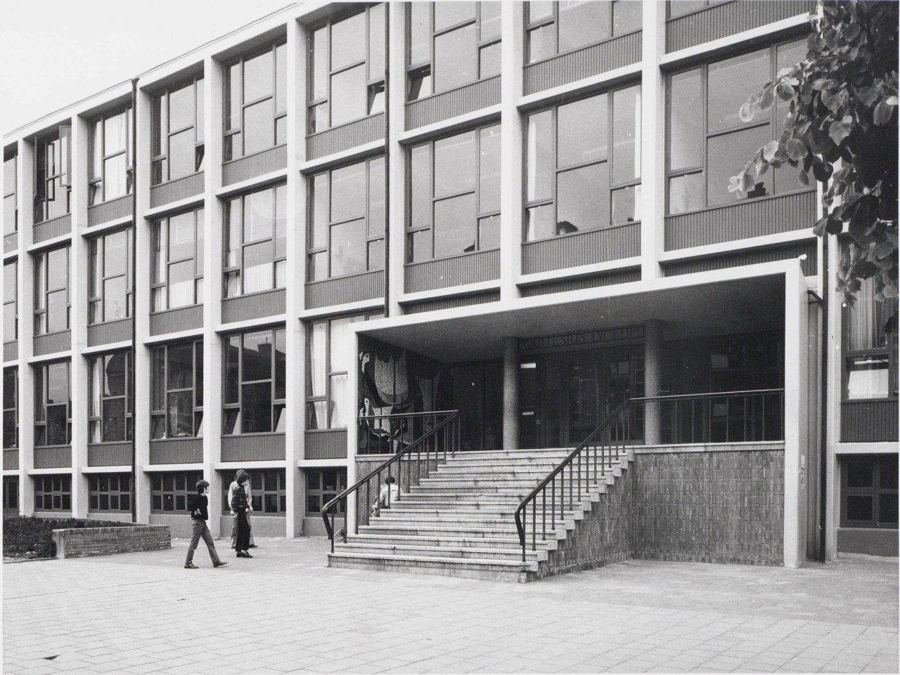 German Postwar Modern — Cartesius Lyceum (1959) in Amsterdam, the... - Cartesius Lyceum Frederik Hendrikplantsoen Amsterdam