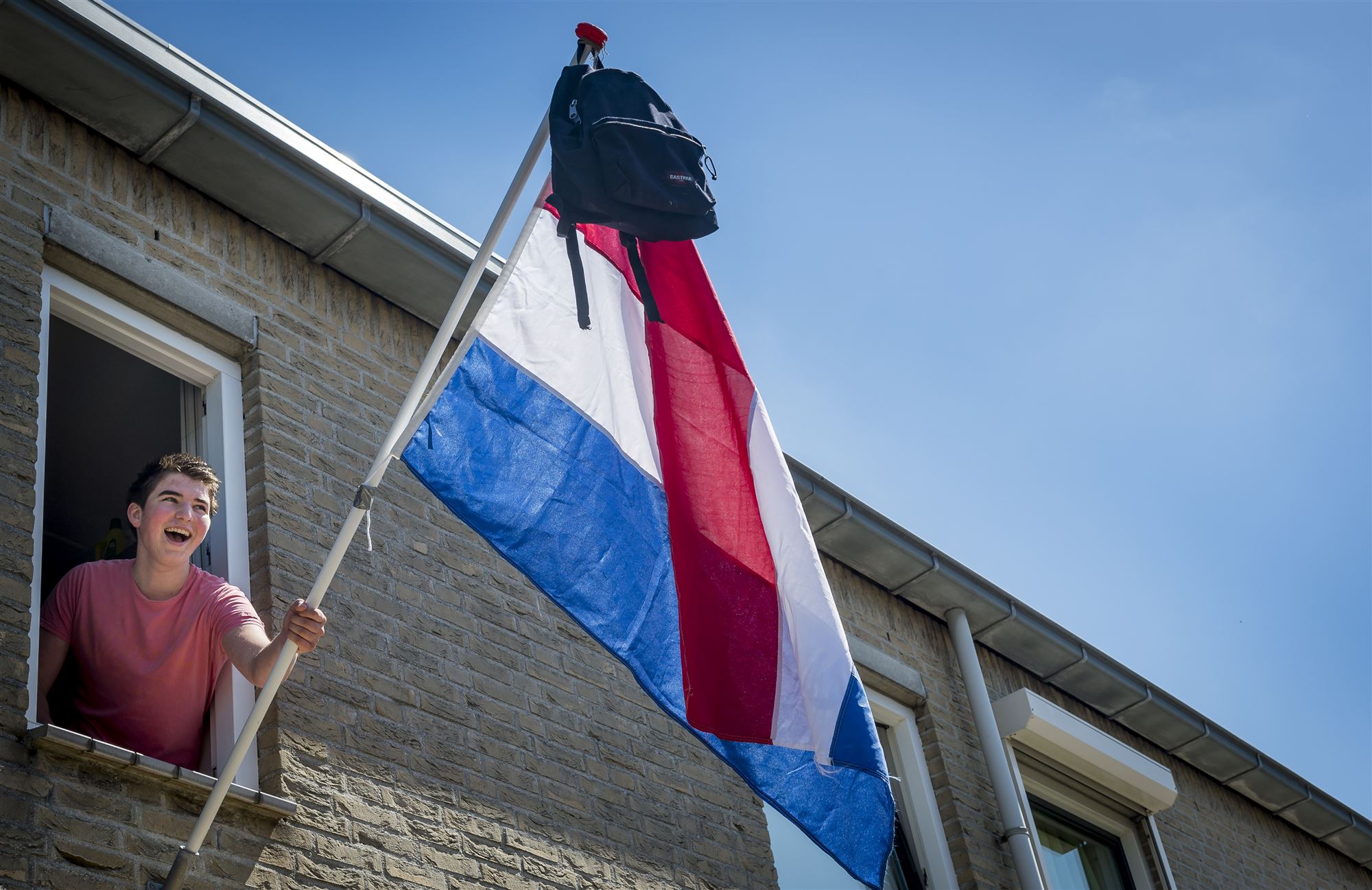 Geslaagd! Maar hoe lang mag de vlag eigenlijk blijven wapperen? - Hoe Lang Mag De Vlag Uit Als Je Geslaagd Bent