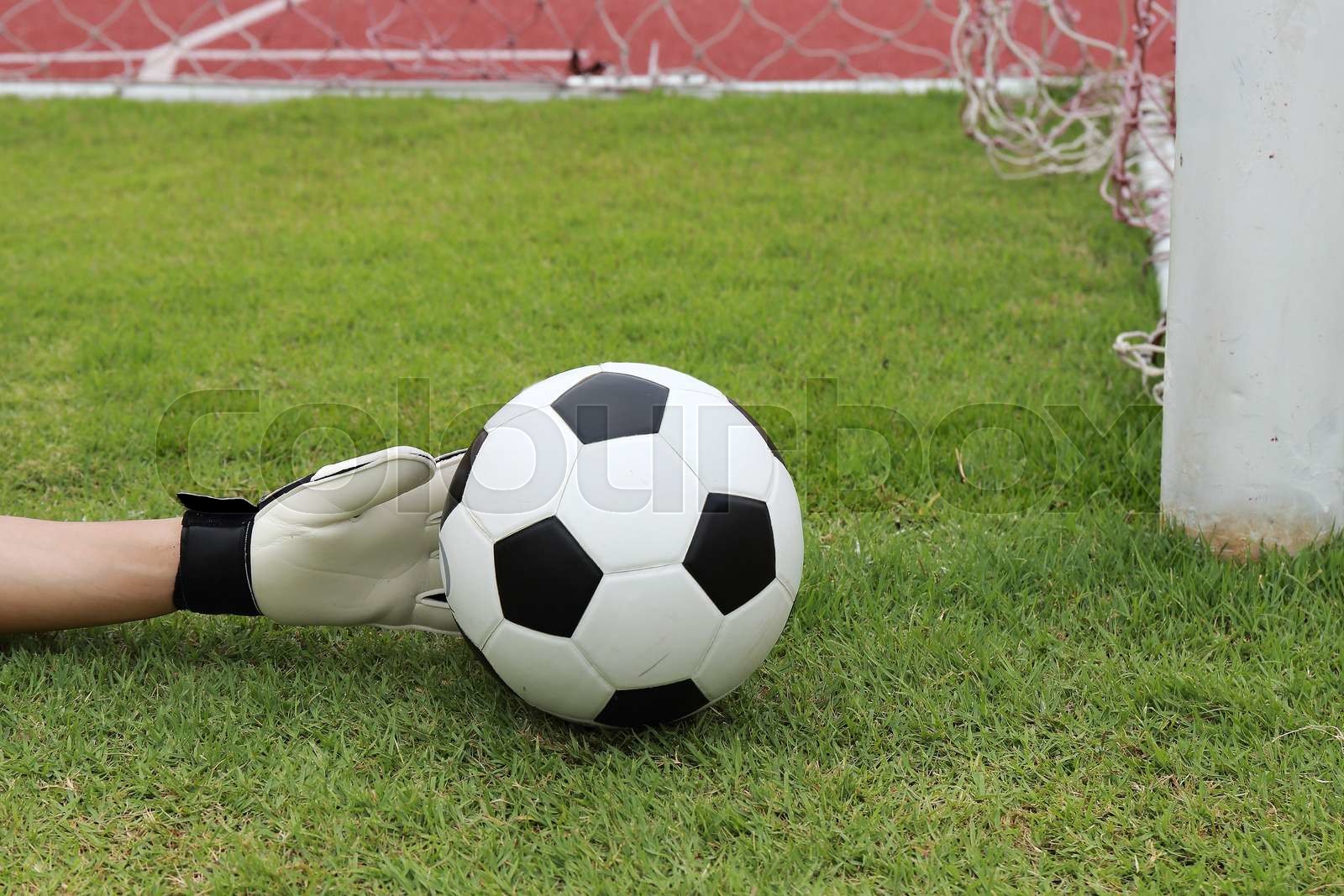 Wanneer Mag Keeper Bal Met Handen Pakken
