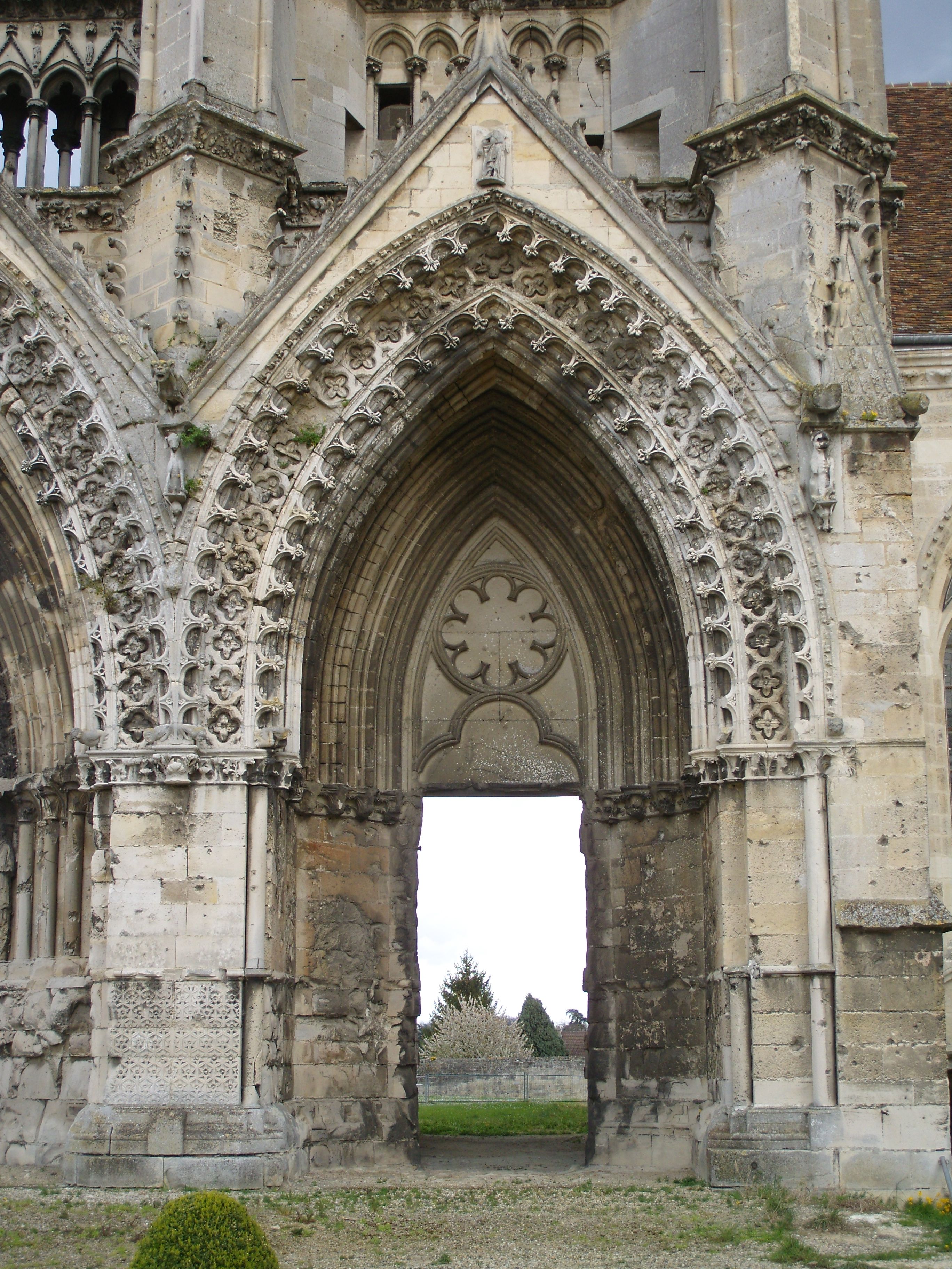 Gotische architectuur | Gotische architectuur, Architectuur, Religieuze - Kenmerken Van Deze Bouwstijl Zijn Spitsbogen En Roosvensters