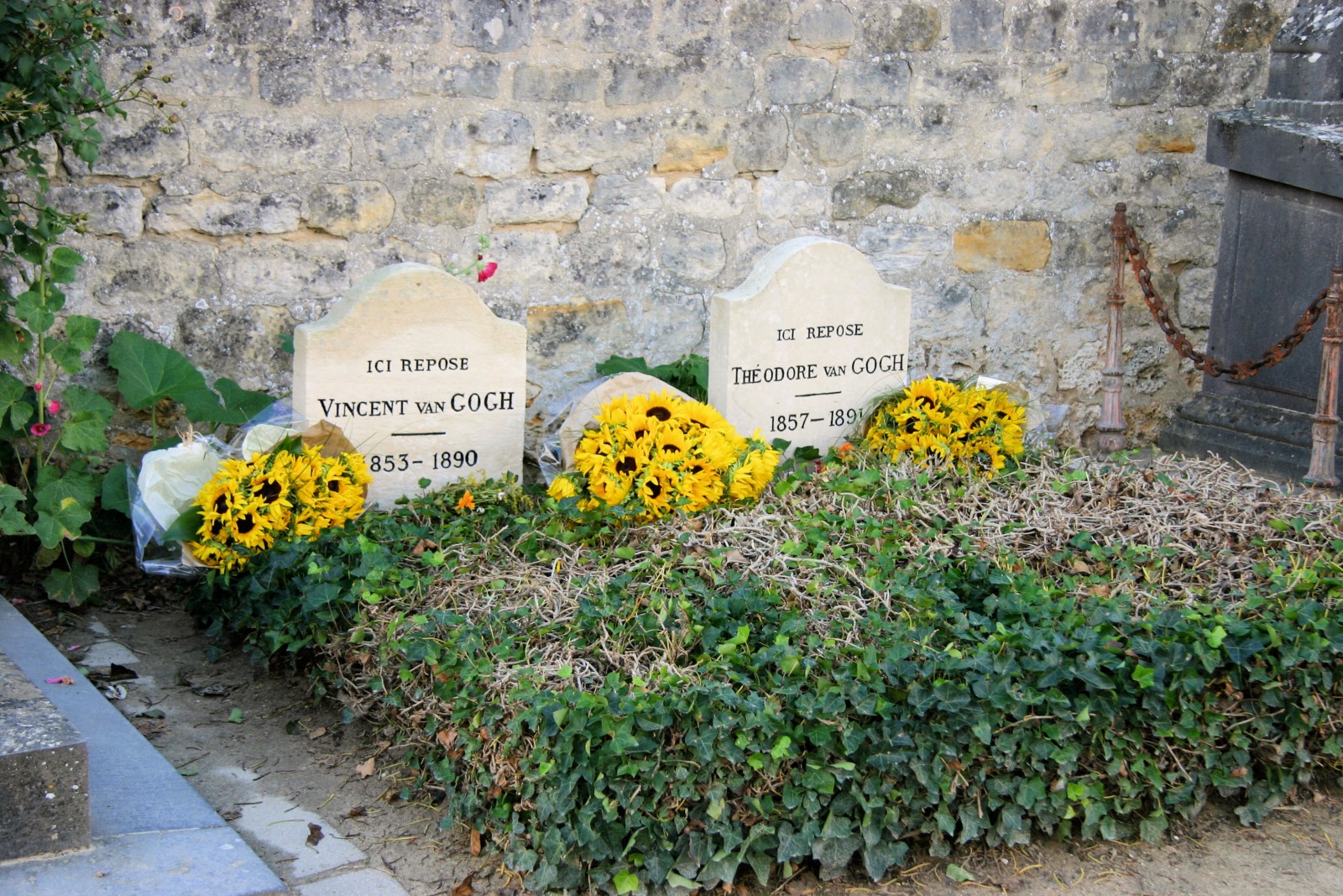 Grave of Vincent van Gogh - Sur les pas de Vincent van Gogh - Theo Van Gogh Vincent Van Gogh